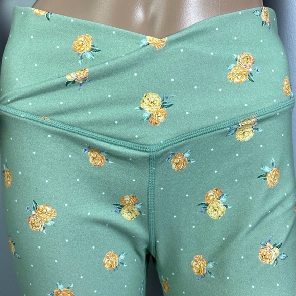 NEW WEWOREWHAT GREEN FLORAL PRINT BIKE SHORTS - Picture 3 of 6